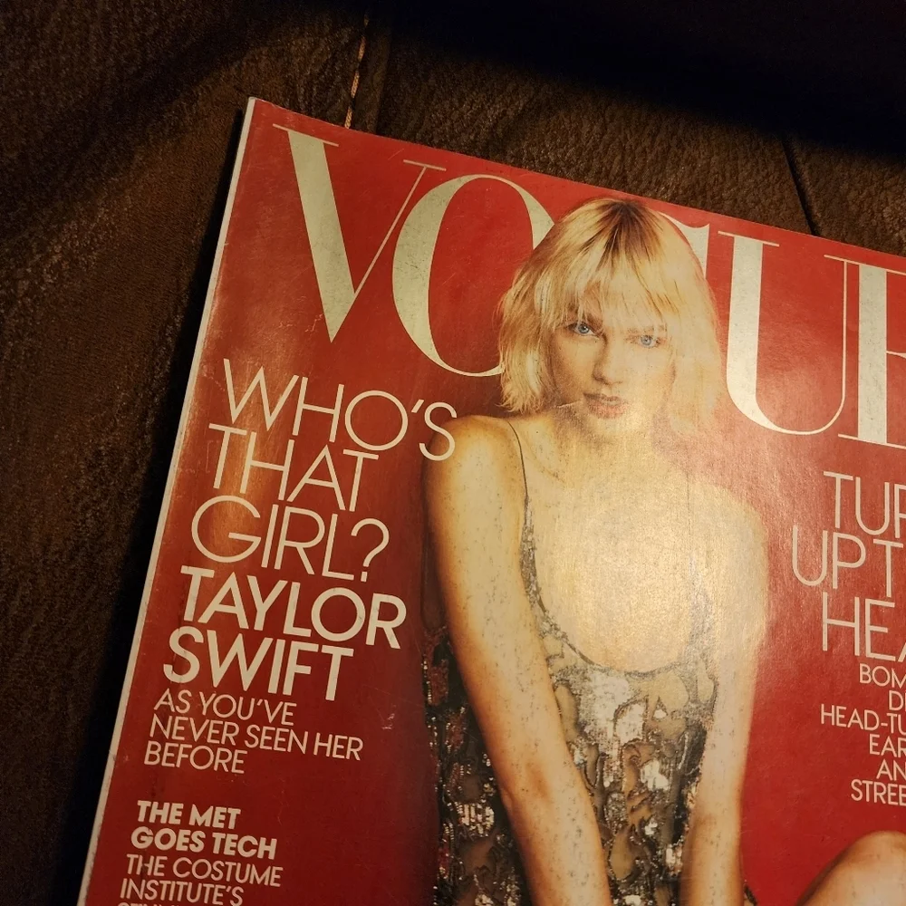 Pair of Vogue Magazines- Taylor Swift and Beyonce - Picture 2 of 12